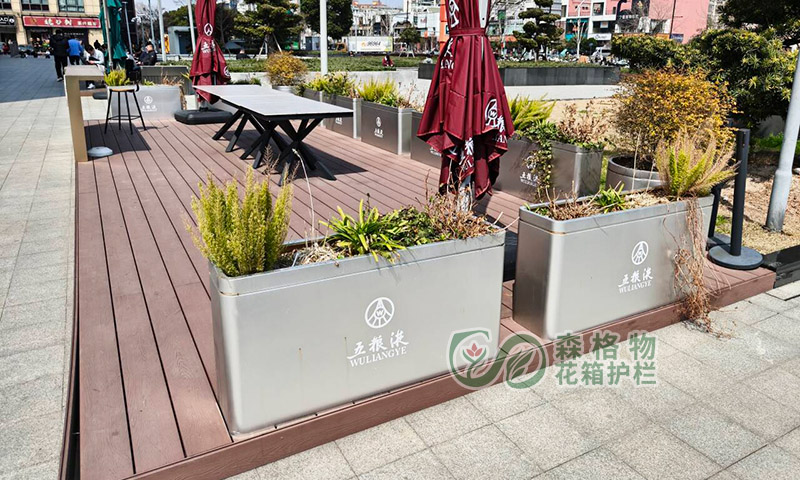 酒圈营销新趋势：茅台、五粮液入局定制花箱，品牌宣传新玩法解析