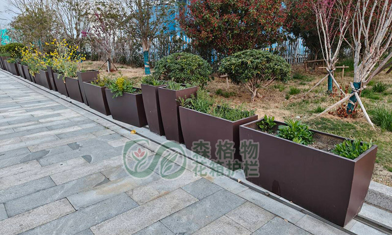 高速服务区的流动绿意｜不锈钢花箱打造高颜值街景