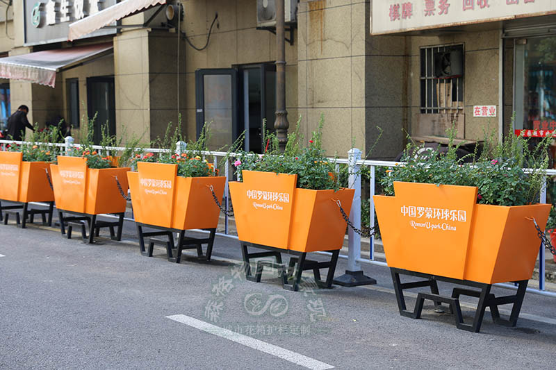 一桶一链花箱—造型简单,美观又实用 一桶一链花箱—造型简单,美观又实用