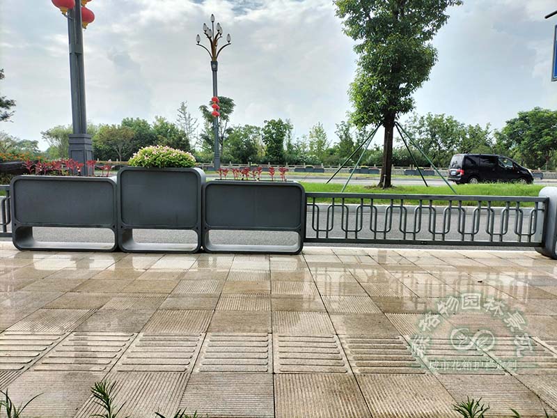 市政护栏花箱的一些特点? 市政护栏花箱的一些特点?