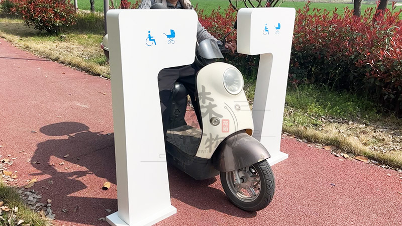 公园医院7字型无障碍通道门 电动车禁入 无障碍通行设计 公园医院7字型无障碍通道门 电动车禁入 无障碍通行设计