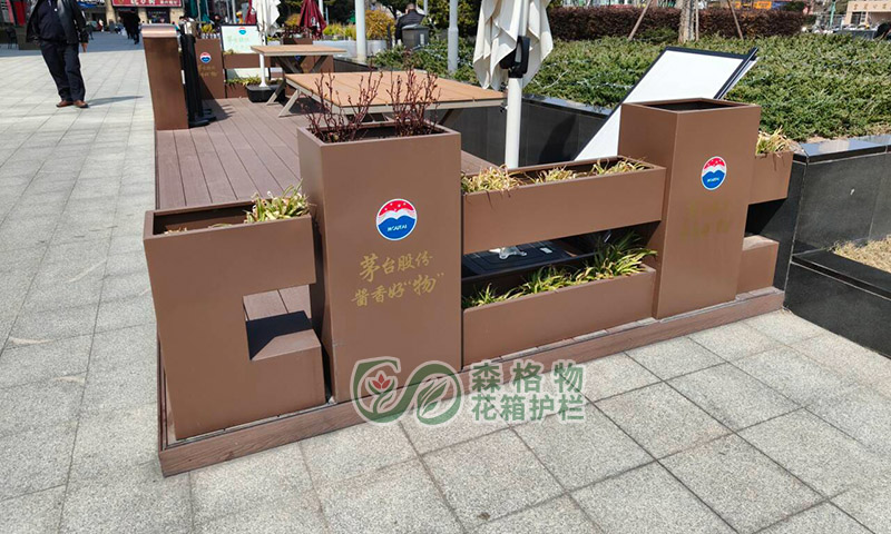 酒圈营销新趋势:茅台、五粮液入局定制花箱,品牌宣传新玩法解析 酒圈营销新趋势:茅台、五粮液入局定制花箱,品牌宣传新玩法解析