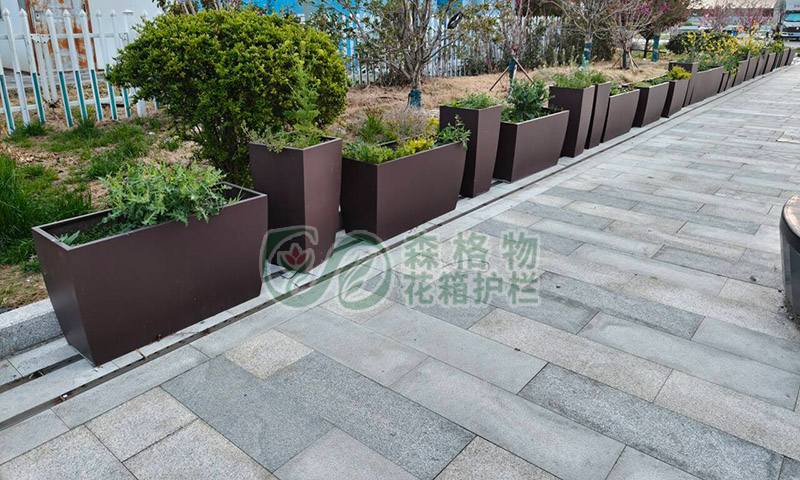高速服务区的流动绿意|不锈钢花箱打造高颜值街景 高速服务区的流动绿意|不锈钢花箱打造高颜值街景