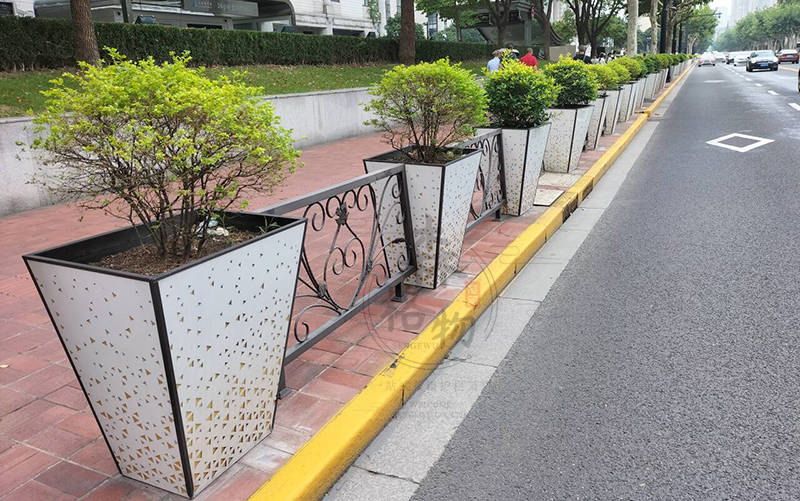 道路花箱护栏怎么选?森格物镀锌钢一体化花箱护栏工程解决方案 道路花箱护栏怎么选?森格物镀锌钢一体化花箱护栏工程解决方案