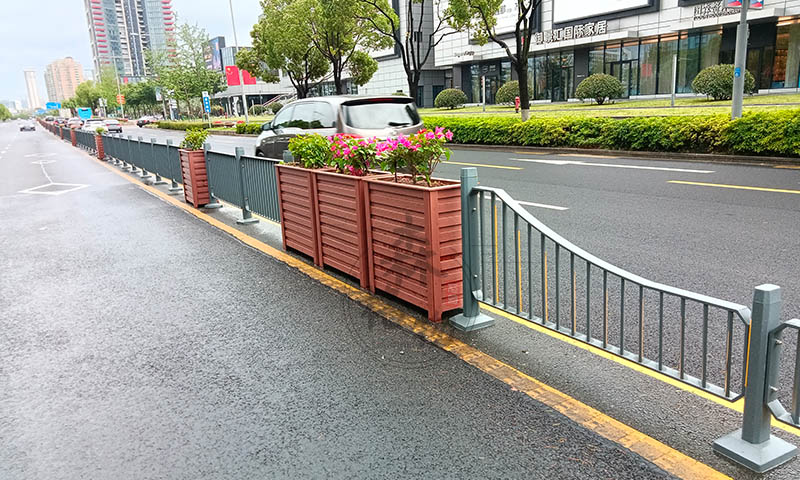 森格物新中式花箱护栏定制,城市道路提升景观隔离设施厂家 森格物新中式花箱护栏定制,城市道路提升景观隔离设施厂家