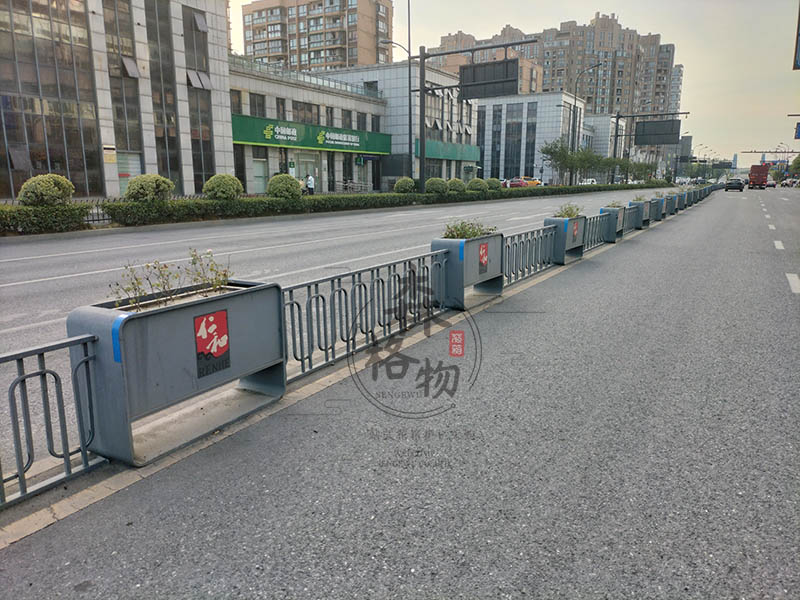 中央隔离花箱护栏,森格物人车分流景观花箱护栏源头工厂 中央隔离花箱护栏,森格物人车分流景观花箱护栏源头工厂