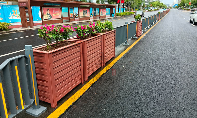南京pvc花箱道路护栏组合案例
