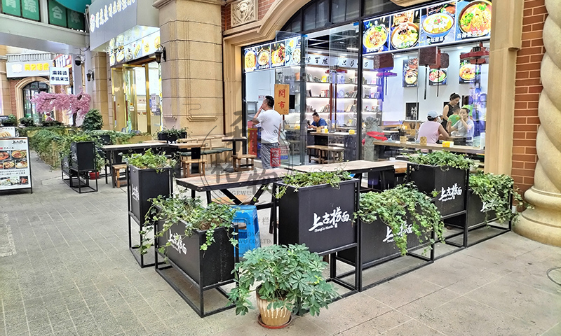 集市商业街道围栏隔断花槽